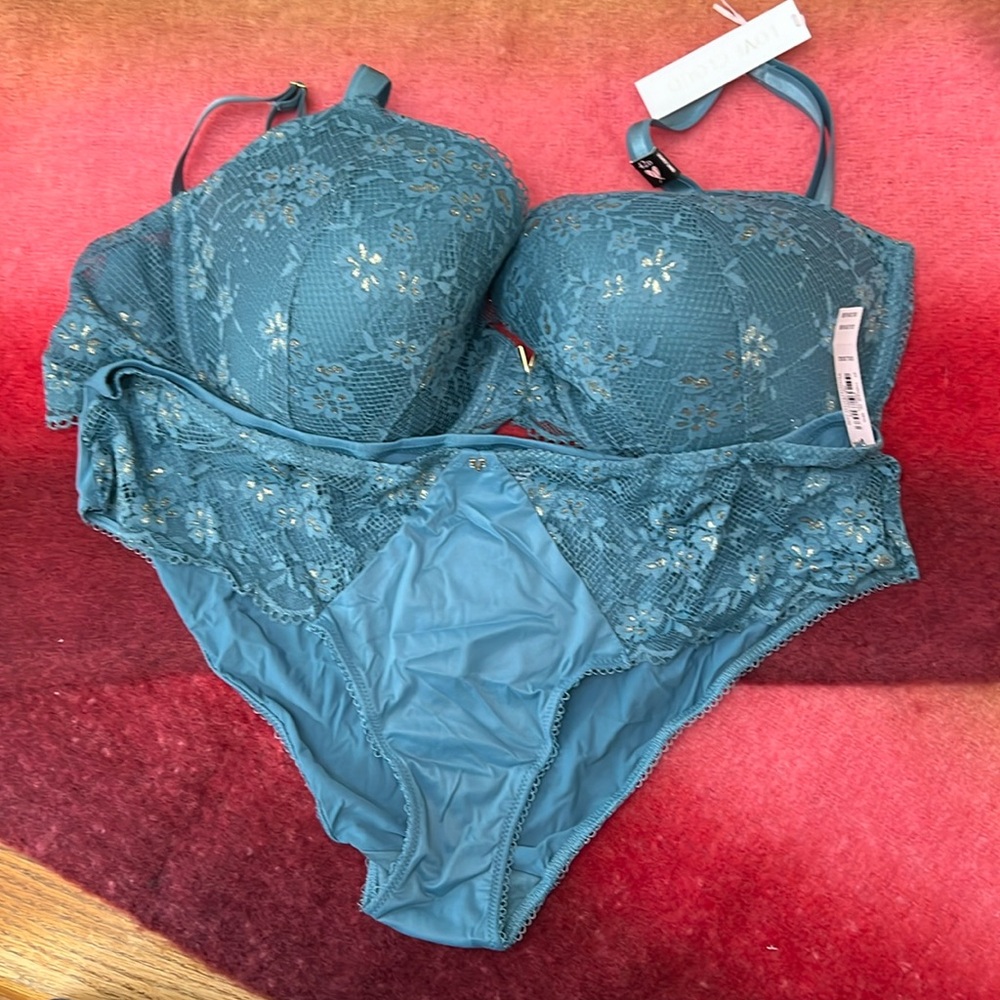 Victoria’s Secret Bra with free panty